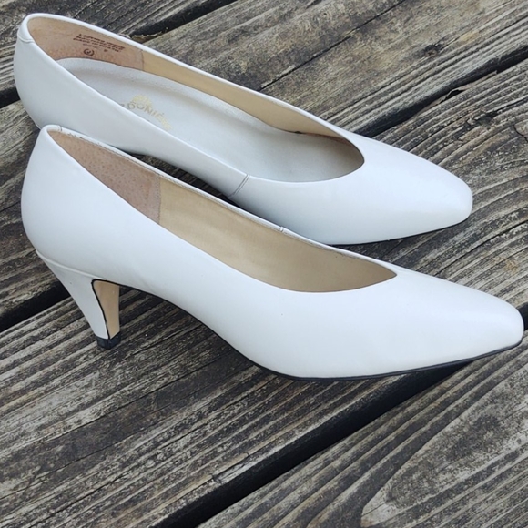 Vintage Shoes - New! Vintage Brazilian Designer White Pumps/Heels